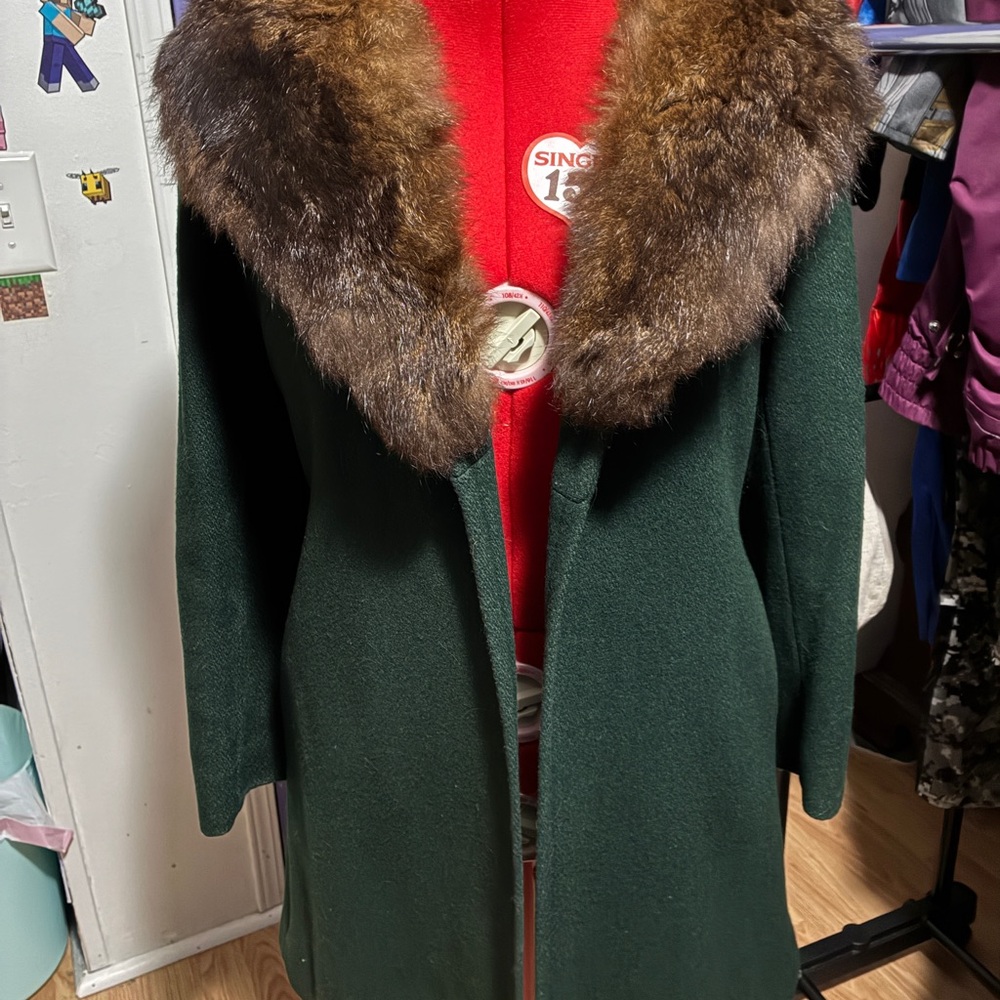 True Vintage Green Wool Coat with Russet Fur Collar Women’s sz 8